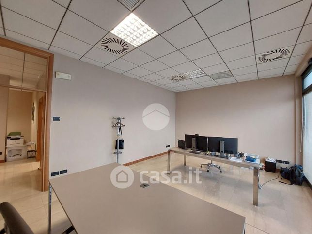 Ufficio in commerciale in Viale Europa