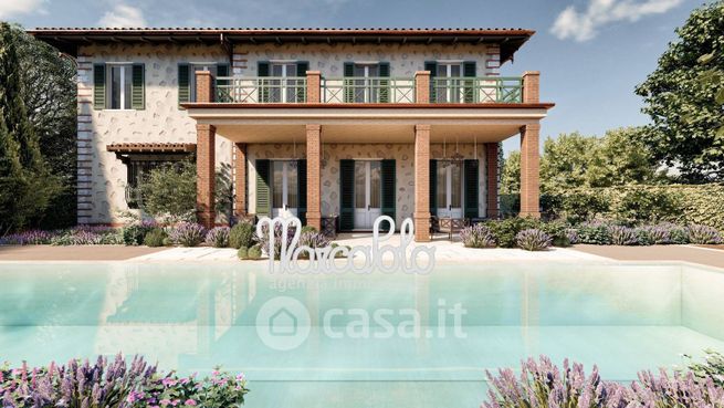 Villa in residenziale in Viale Enrico Morin 64