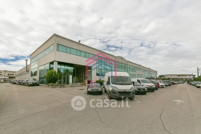 Ufficio in commerciale in Via Pontina Vecchia 29