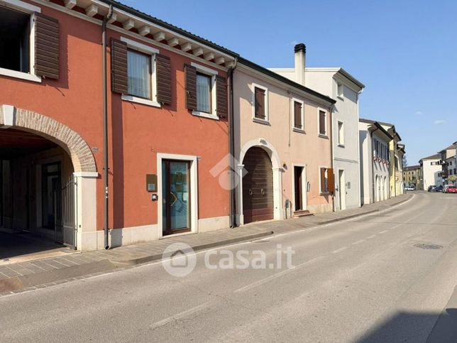 Ufficio in commerciale in 