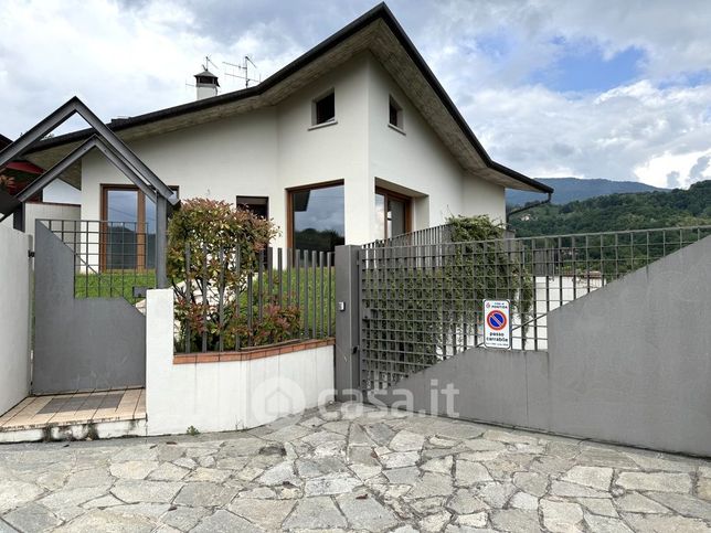Villa in residenziale in Via Ca' del Lupo