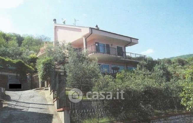 Villa in residenziale in Via castellari 40