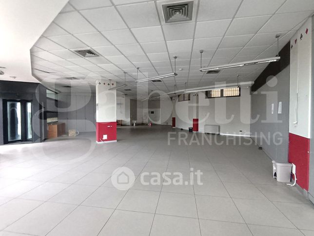 Ufficio in commerciale in 