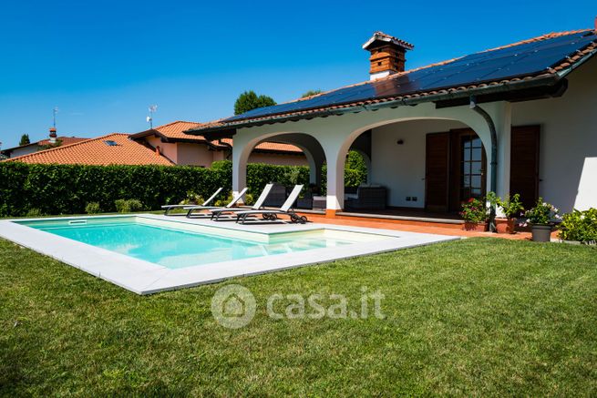 Villa in residenziale in 