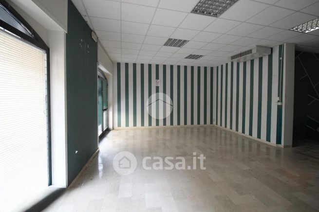 Ufficio in commerciale in Via Roma 1