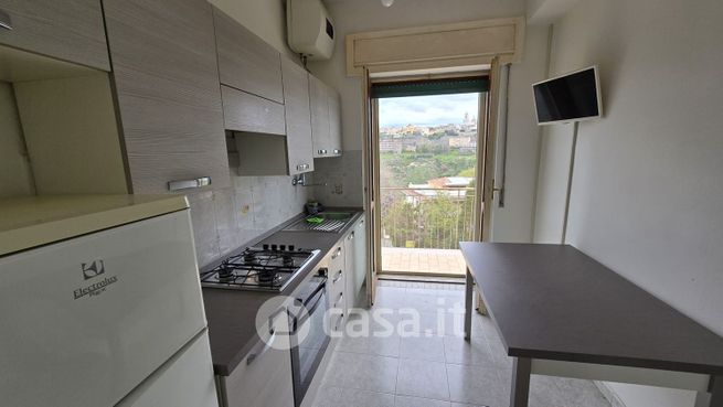 Appartamento in residenziale in Viale Vincenzo de Filippis 50
