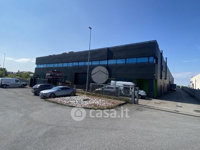 Capannone in commerciale in Via Campagna Sopra 20