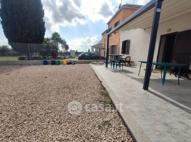 Casa bi/trifamiliare in residenziale in Via Aurelia Vecchia 90