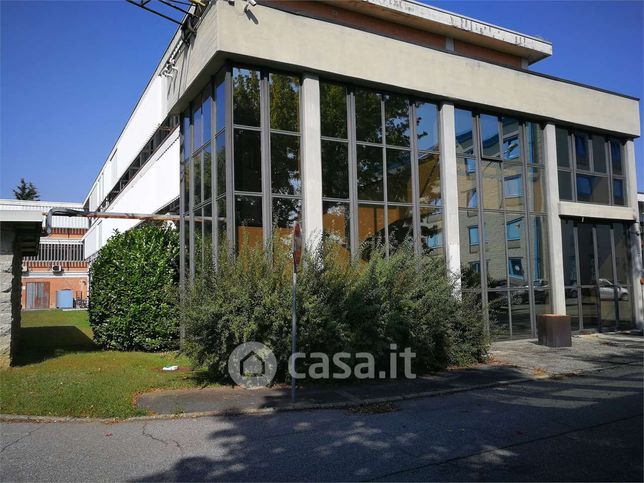Capannone in commerciale in 