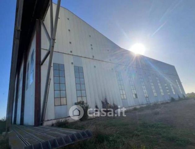 Capannone in commerciale in Strada per Sbitri