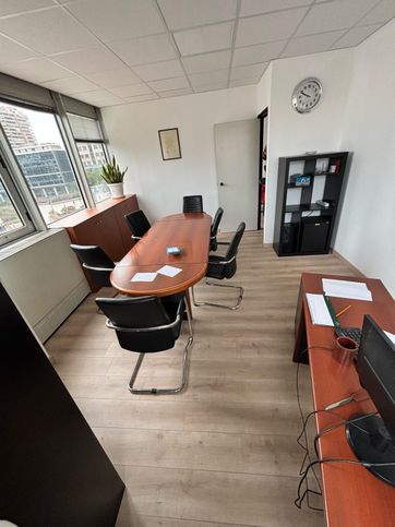 Ufficio in commerciale in Centro Direzionale Isola G1