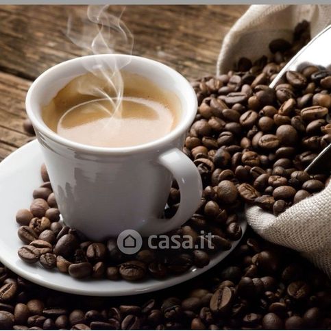 Attivitã /licenza (con o senza mura) in commerciale in Via Cristoforo Colombo