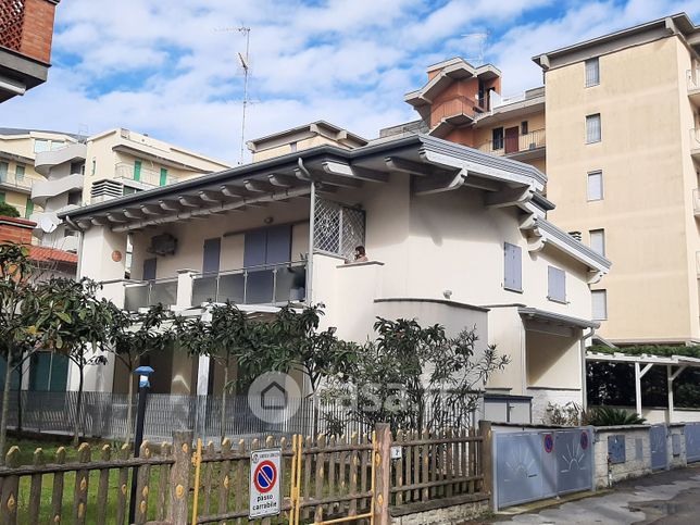 Casa bi/trifamiliare in residenziale in Via Silvio Pellico 5