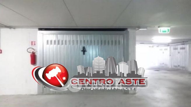 Box/posto auto in residenziale in Via di Mezzo