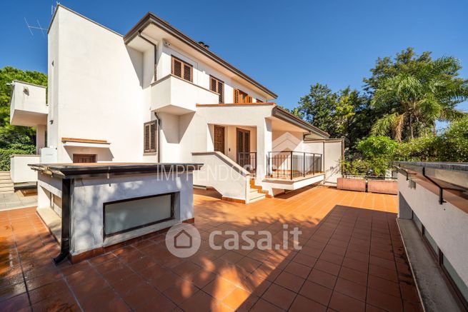 Casa bi/trifamiliare in residenziale in Via Apollo 18 /A