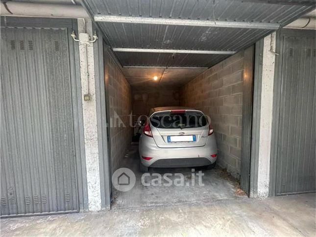 Garage/posto auto in residenziale in Via Costantino Baroni