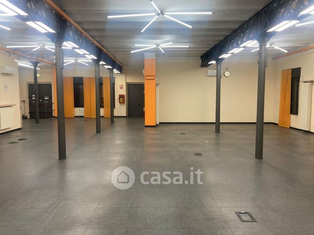Capannone in commerciale in Via Zeuner Federico 5