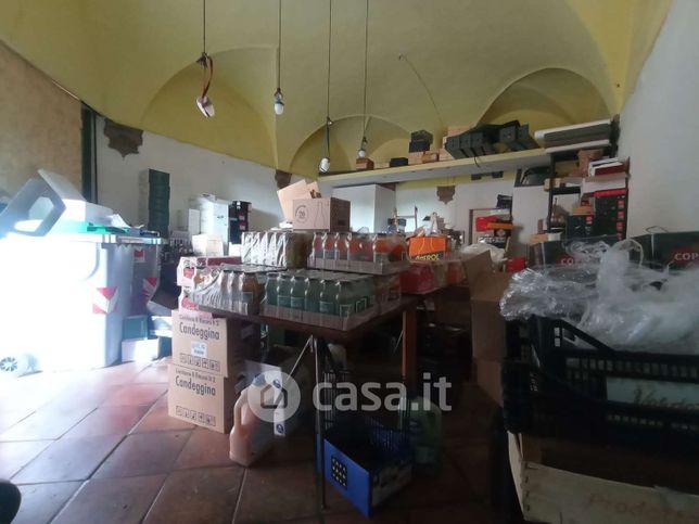 Capannone in commerciale in 