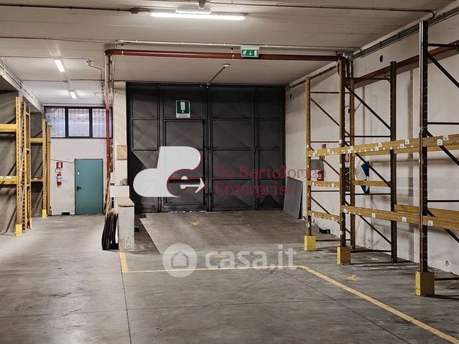 Capannone in commerciale in Via Giovanni Elia