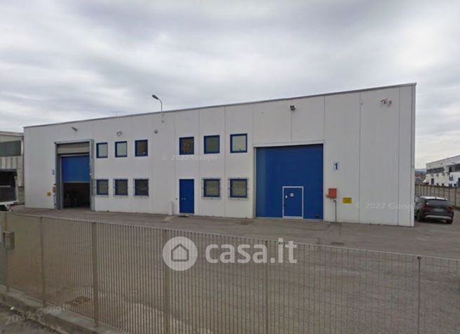 Capannone in commerciale in Viale del Lavoro 48
