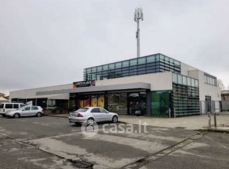 Capannone in commerciale in Via Francesco Negri 29