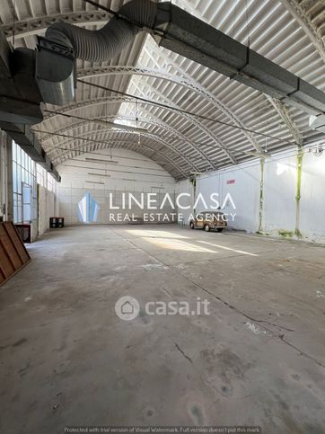 Capannone in commerciale in Via San Cristoforo 88