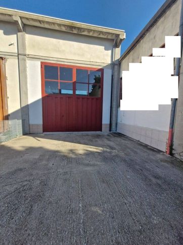 Capannone in commerciale in 