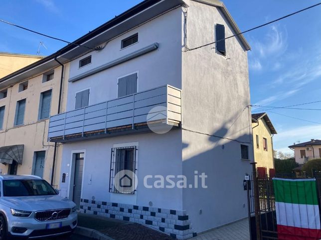 Casa indipendente in residenziale in Piazza San Siro 9