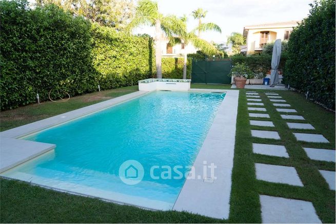 Casa bi/trifamiliare in residenziale in Via del Pistacchio