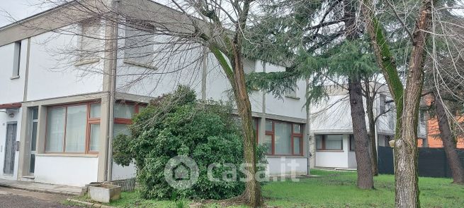 Appartamento in residenziale in Via Armaroli 16