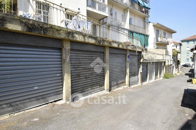 Box/posto auto in residenziale in Via Albugnano 24