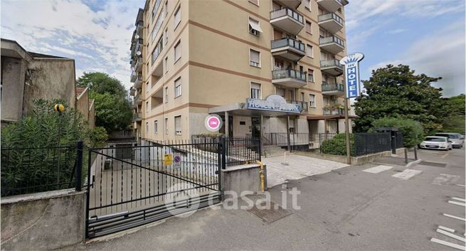 Box/posto auto in residenziale in Viale Marche 21