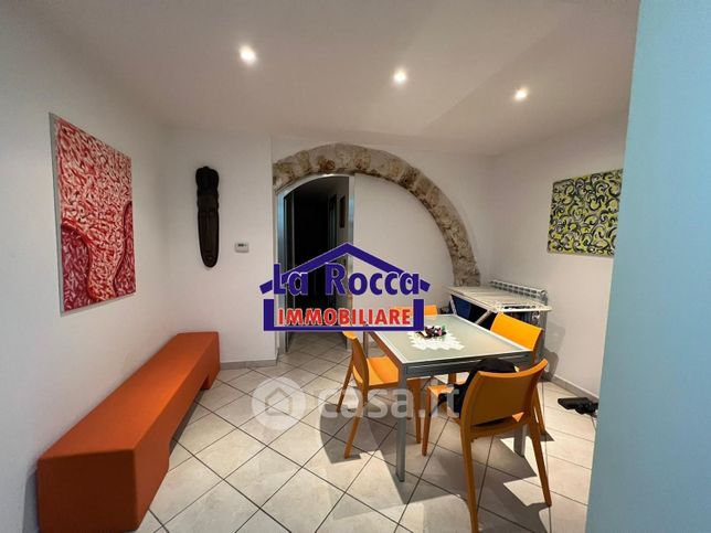 Casa indipendente in residenziale in Via Vittorio Veneto
