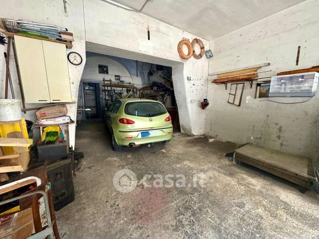 Box/posto auto in residenziale in Via Cuoco Vincenzo