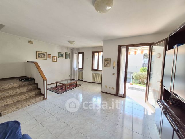 Villetta a schiera in residenziale in Via Costamala