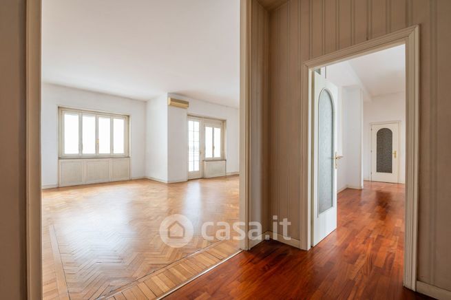 Appartamento in residenziale in Viale Emilio Caldara