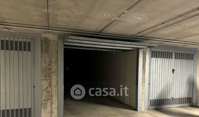 Box/posto auto in residenziale in Via Vimercate 27