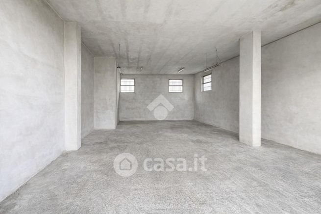 Capannone in commerciale in Via Trieste 8