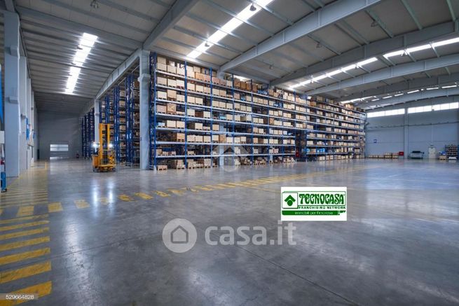 Capannone in commerciale in Via Romagna
