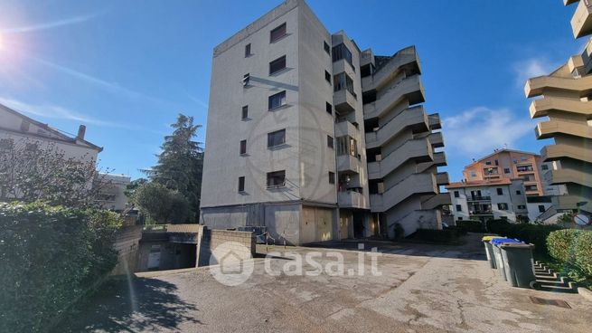 Garage/posto auto in residenziale in Viale Filippo Turati