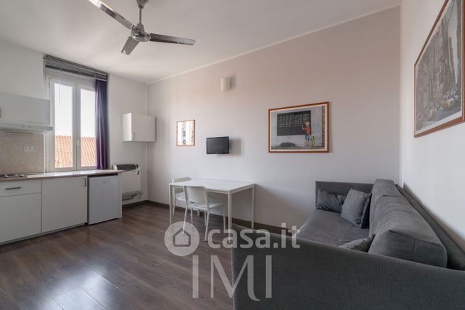 Appartamento in residenziale in Via Giulio Carcano 19