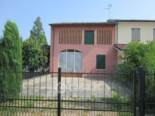 Box/posto auto in residenziale in Via Motta San Fermo