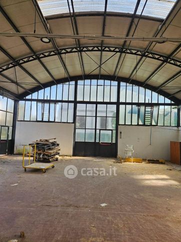 Capannone in commerciale in Via Giuseppe Verdi