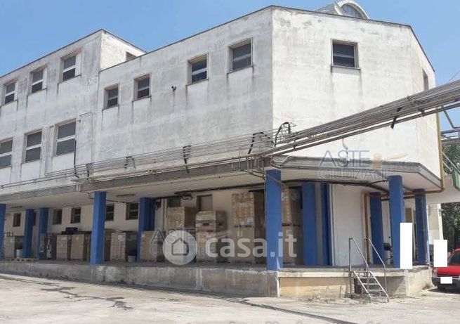 Capannone in commerciale in Strada Comunale Pozzo Priore 13