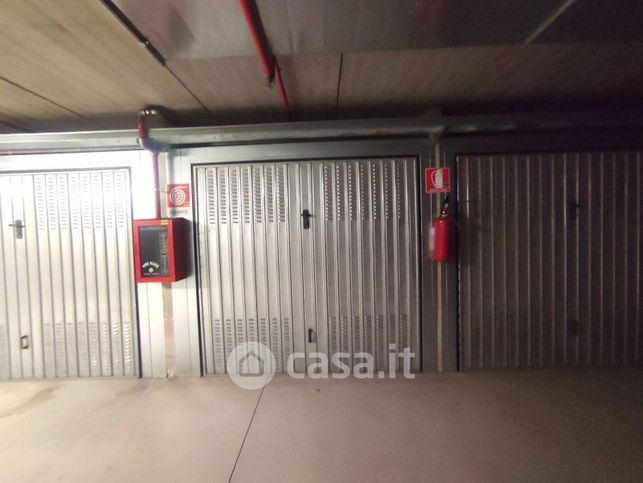 Box/posto auto in residenziale in Piazza Manzù