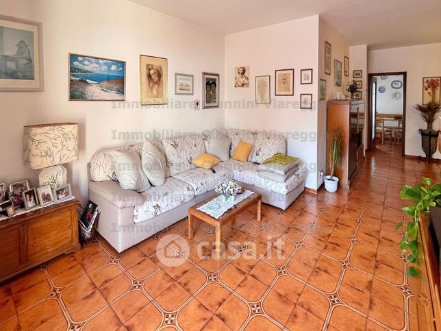 Casa bi/trifamiliare in residenziale in