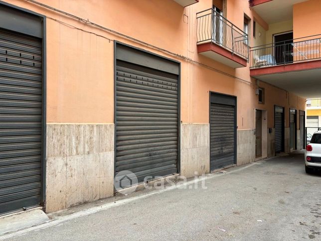 Garage/posto auto in residenziale in Viale Luigi Cadorna