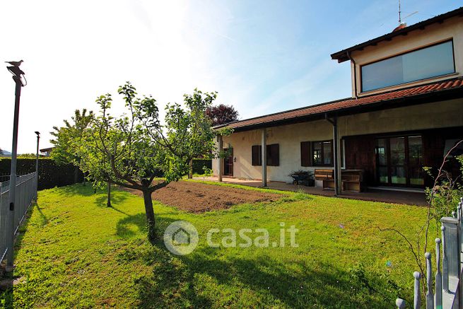 Villa in residenziale in Via Dott. Luciano Schiavio 2