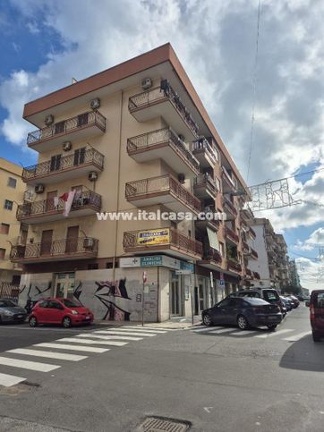 Capannone in commerciale in Via Roma