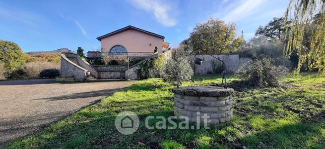 Villa in residenziale in Via dei Monti Cimini 1